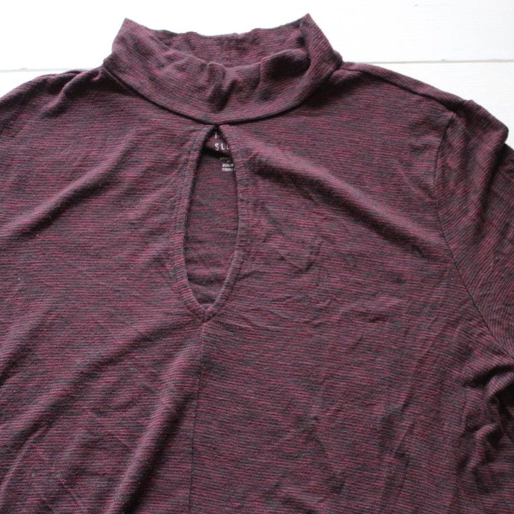 American Eagle Soft & Sexy Burgundy Mockneck Long Sleeve Keyhole Cut Out Shirt
